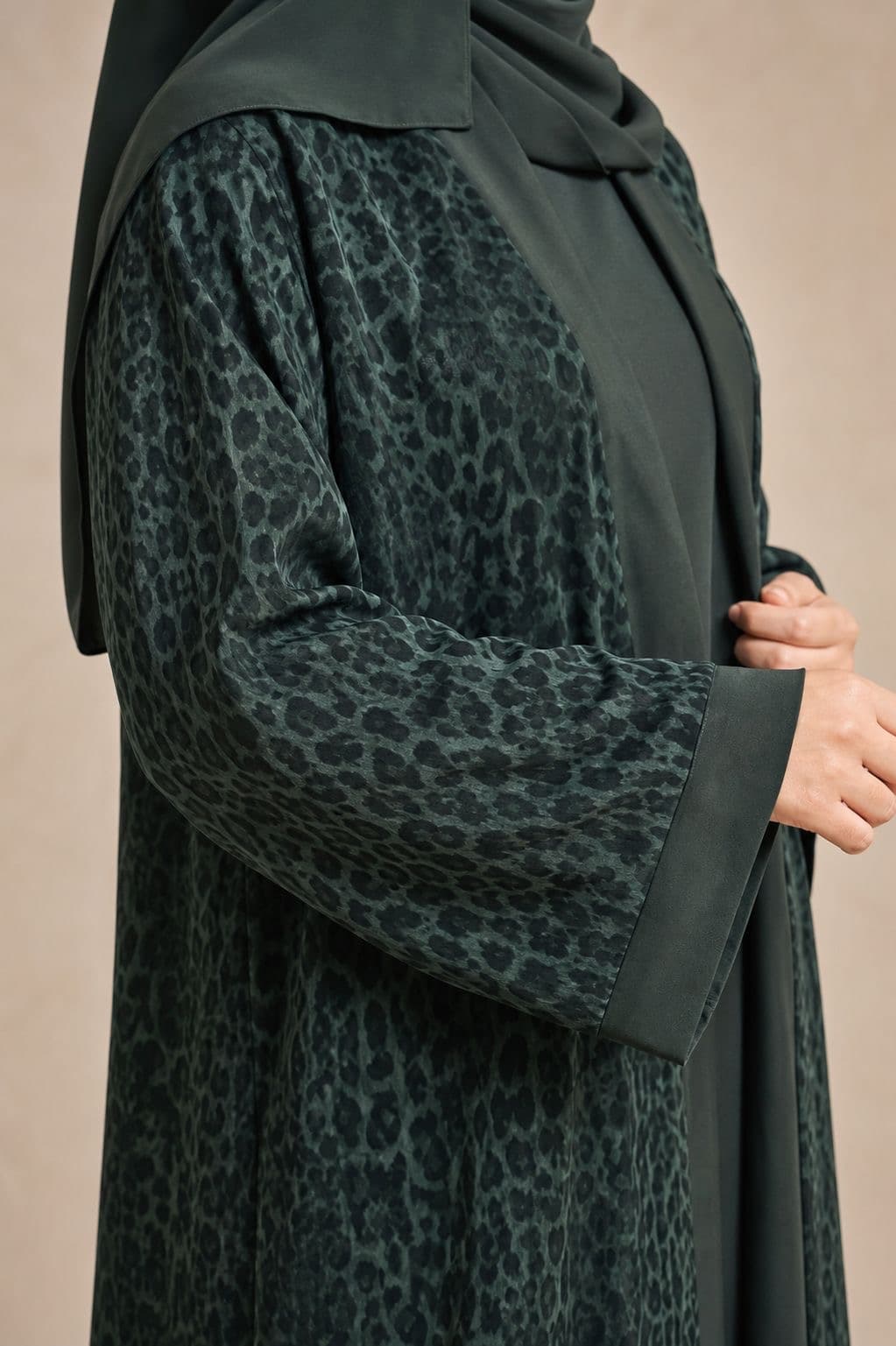 Saf İpek İkili Zümrüt Abaya — Safiya abaya görseli 1